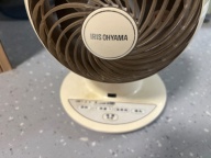 放日产的小风扇能吹10米远